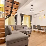 2br Maisonette In The Center *