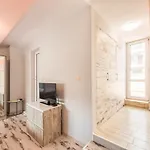 Апартамент 2br Maisonette In The Center *