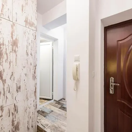 2br Maisonette In The Center