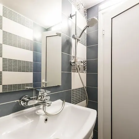 Apartman 2br Maisonette In The Center Várna