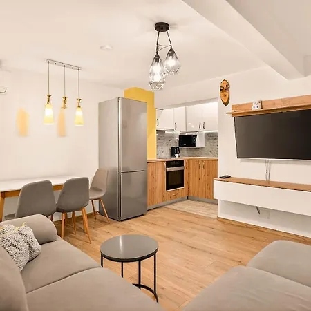 Apartman 2br Maisonette In The Center