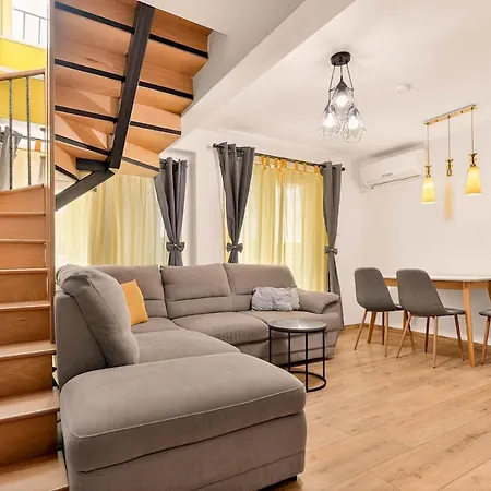 2br Maisonette In The Center *