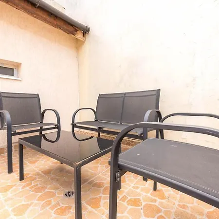 2br Maisonette In The Center