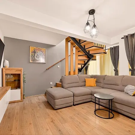 2br Maisonette In The Center Daire *